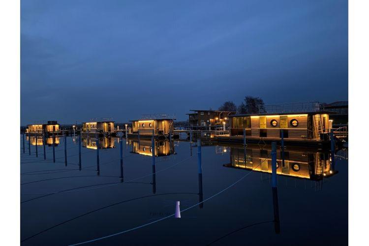 ホテル Hausboot Fjord Baltica Mit Dachterrasse In バース エクステリア 写真