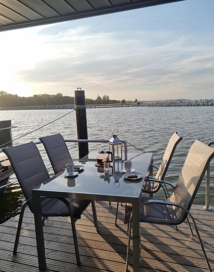 ホテル Hausboot Fjord Baltica Mit Dachterrasse In バース エクステリア 写真