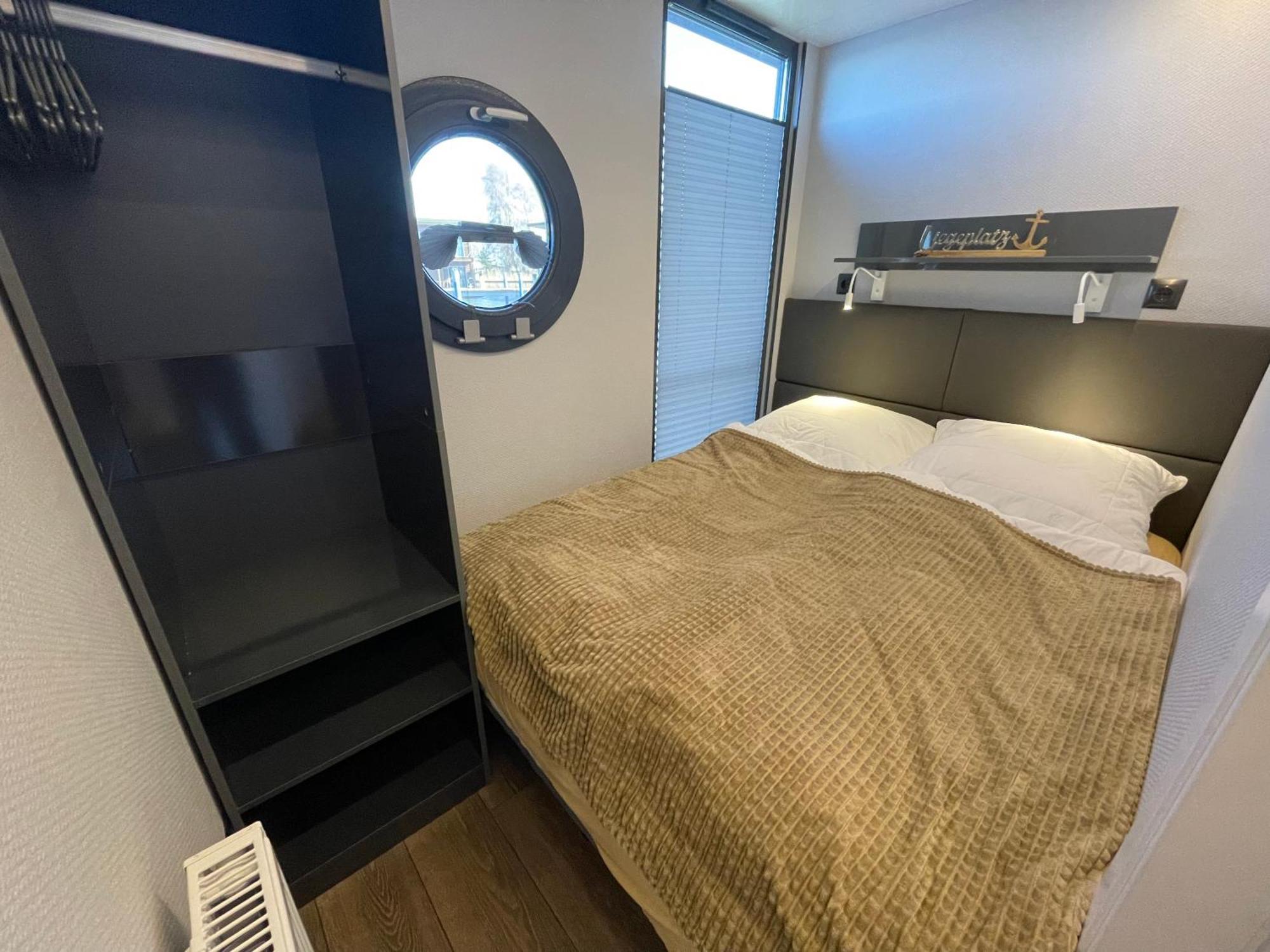 ホテル Hausboot Fjord Baltica Mit Dachterrasse In バース エクステリア 写真