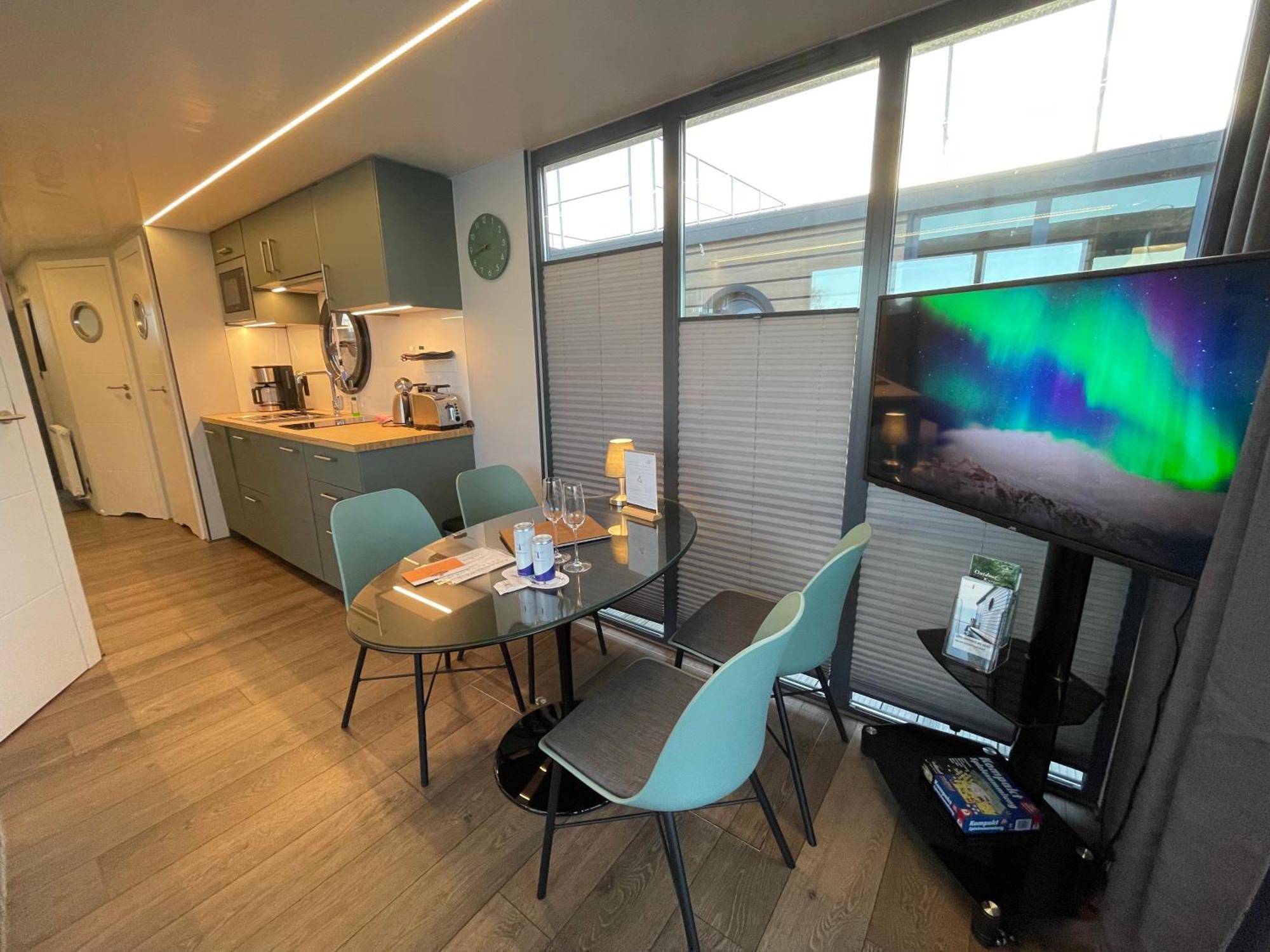 ホテル Hausboot Fjord Baltica Mit Dachterrasse In バース エクステリア 写真